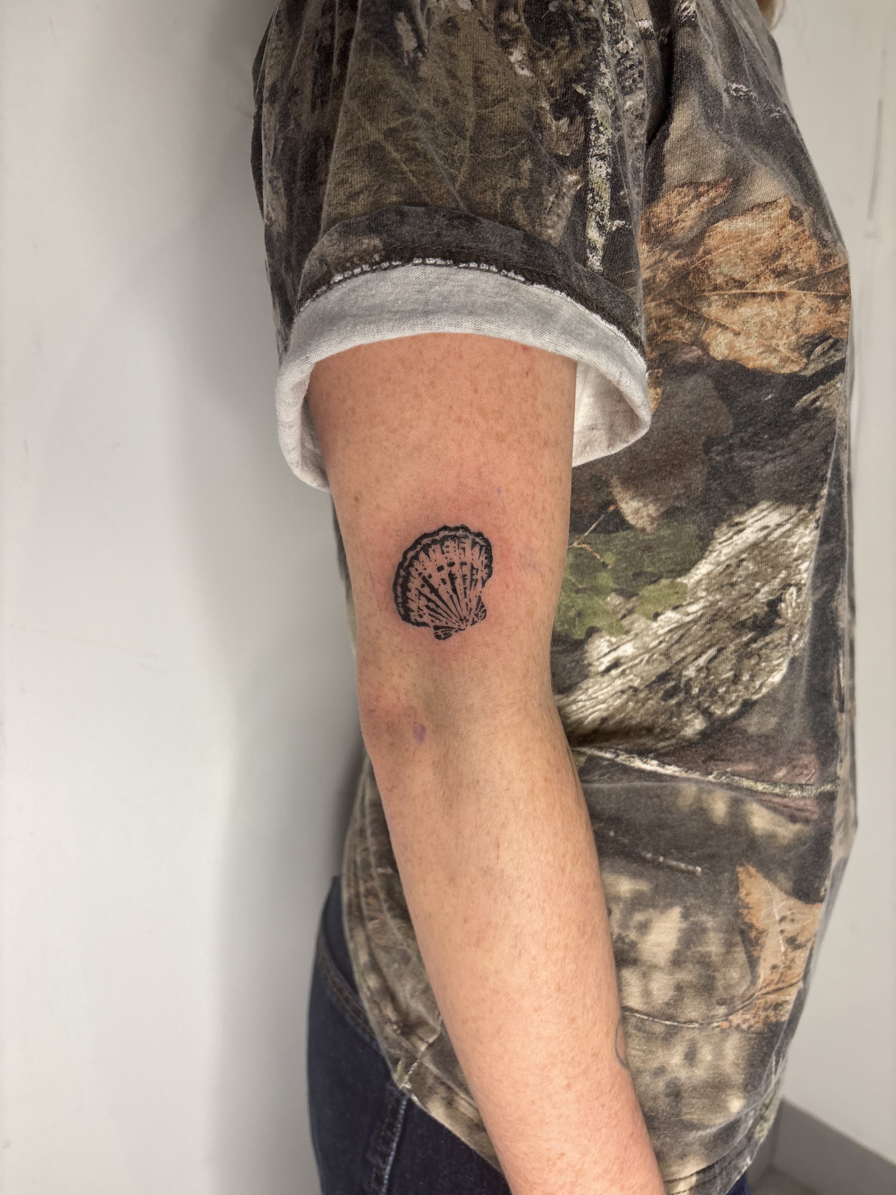 Blackwork shell tattoo